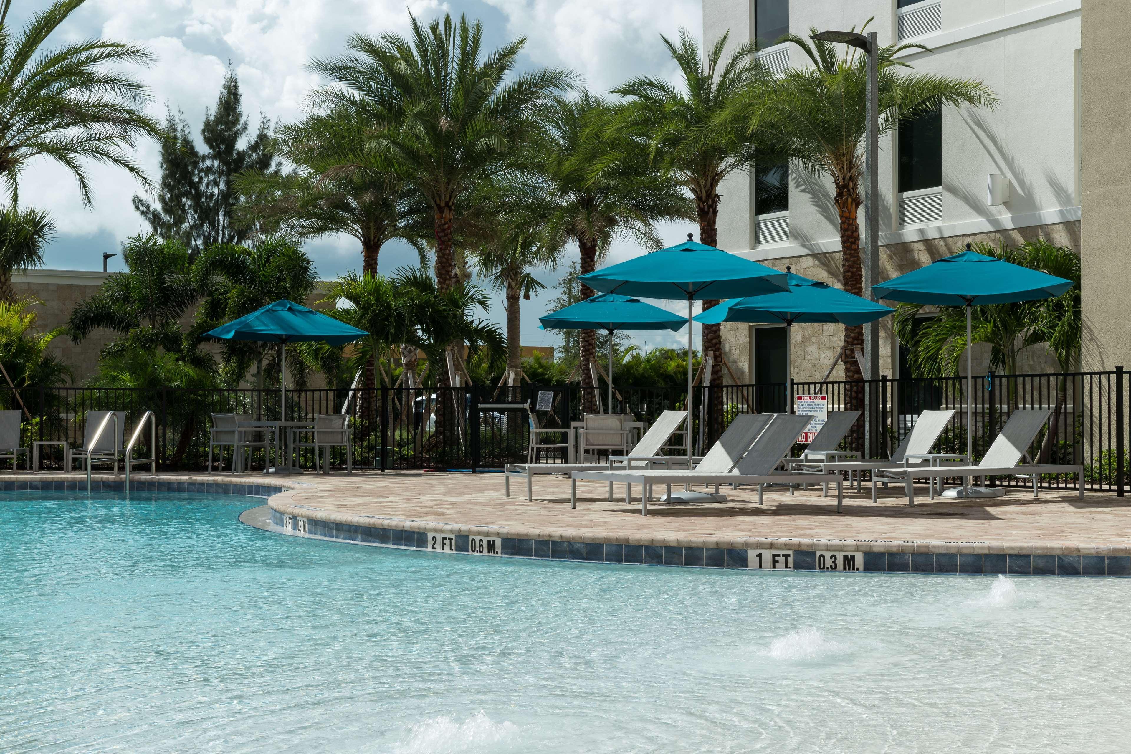 Hampton Inn & Suites Cape Canaveral Cruise Port, Fl Eksteriør billede