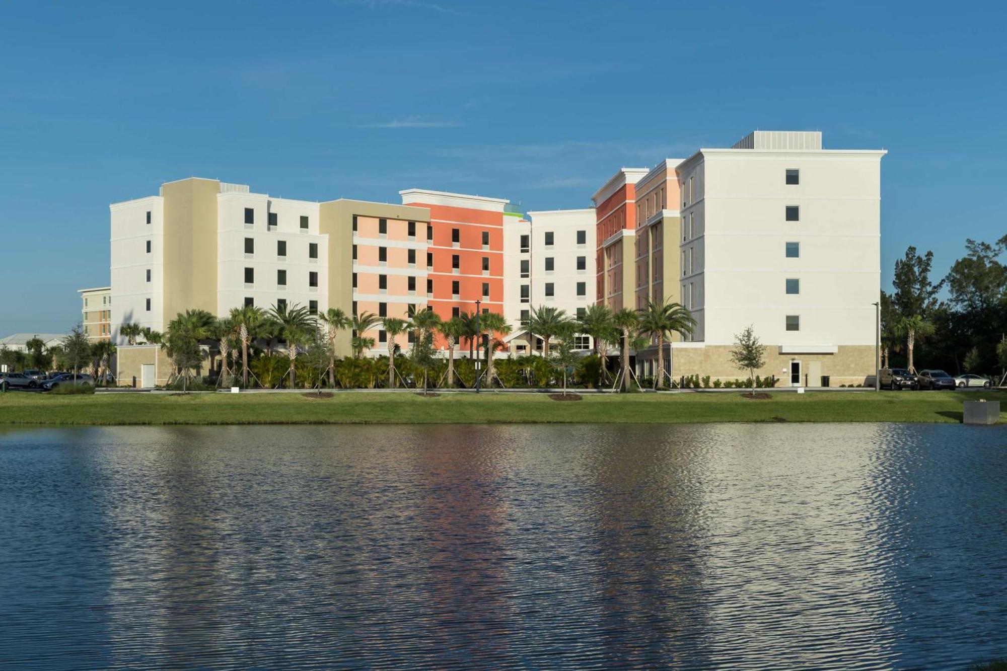 Hampton Inn & Suites Cape Canaveral Cruise Port, Fl Eksteriør billede